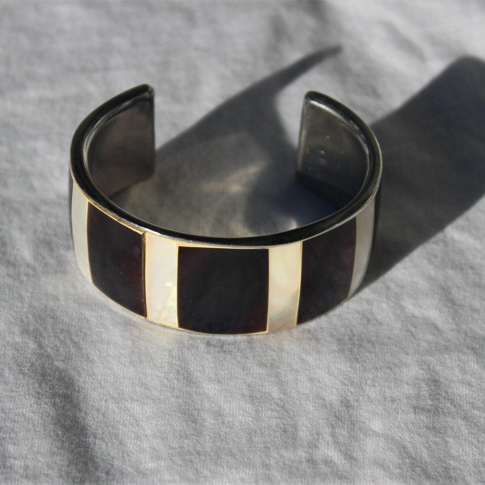 Shell Cuff Bracelet - Picture 2 of 4